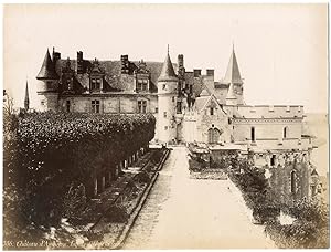 France, Amboise, vue sur le château, la façade côté terrasse