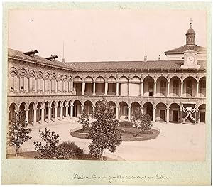 Italie, Milan, Milano, cour du grand hôpital construit par Richini