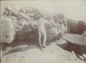 Femme nue près des rochers, contre-jour, ca.1900, Vintage citrate print
