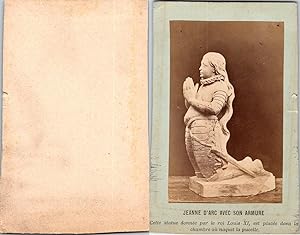 Statue de Jeanne d'Arc avec son armure