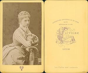 Victoire, Lyon, Jolie femme blonde à la couronne de tresses en pose, circa 1875