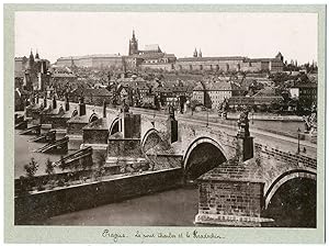 Tchécoslovaquie, Prague, vue sur le pont Charles et le Hrad?any