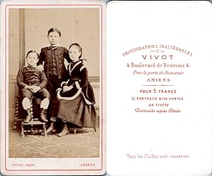 Vivot, Amiens, Trois petits enfants en pose, circa 1870