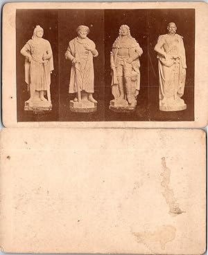 4 statues d'hommes à travers les âges, personnages régnants d'un pays germanique ?