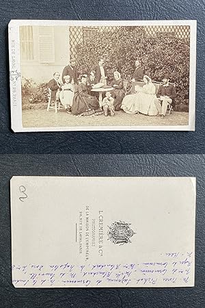 Crémière, Paris, Famille de Cormenin et amis en pose dans un jardin, circa 1860