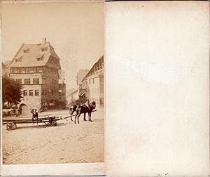 Alsace ou Allemagne, Charrette à cheval sur la place d'une ville à identifier, circa 1870