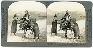 Stereo, Turquie, Turkey, Country circus troupe with dancing bear from Balkans on Turkish Road, ci...