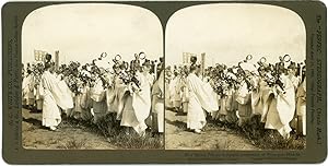 Stereo, Japon, Japan, Shinto priests in funeral procession, 1906