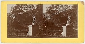 Stereo, Statue de déesse dans un parc ou jardin public à identifier, circa 1900