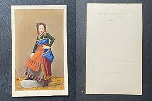 Italie, Italia, Femme en costume régional de Sonnino dans le Latium, circa 1870