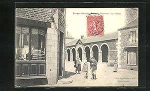 Carte postale Fougerolles-du-Plessis, Les Halles, vue de la rue an der Markthalle