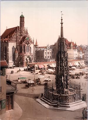 Deutschland, Nürnberg. Schöner Brunnen mit Frauenkirche.