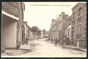 Carte postale Villaines-la-Juhel, Rue de la Croix-Filot, vue de la rue