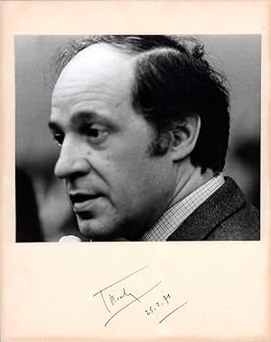 PORTRAIT Pierre Boulez. Schwarz-Weiss-Fotografie, Kopfbild im Dreiviertelprofil.