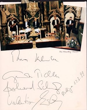 Alban Berg Quartett. Zwei Farbfotos sowie Autogramme der vier Musiker.