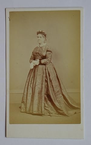 Carte De Visite Photograph: Portrait of a Finely Dressed Lady.