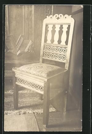 Ansichtskarte Holzstuhl mit Sitzpolster