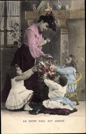 Ansichtskarte / Postkarte Le Petit Noel est arrivé, Kinder mit Geschenken, Mutter