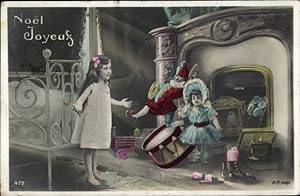 Ansichtskarte / Postkarte Glückwunsch Weihnachten, Mädchen im Nachthemd, Puppen, Trommel