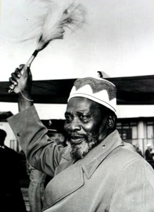 Très belle photographie de presse : NAIROBI. 22/08/1978. La mort de Jomo Kenyatta Président du Ke...