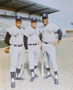 ROGER MARIS, MICKEY MANTLE, ELSTON HOWARD PHOTO 8'' x 10'' inch Photograph