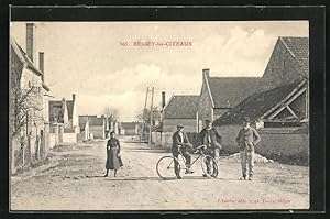 Carte postale Bessey-les-Citeaux, vélofahrer avec Freunden auf der Strasse