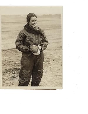 Woman aviator flies from US to Australia, original press photo, 1931