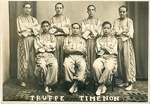 "TRUPPE TIMENON (Sauteurs marocains)" Carte postale-photo originale années 40