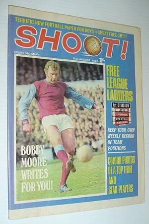 SHOOT! Soccer/Football Magazine, 16 August 1969 *COLOUR CENTERFOLD PHOTO OF ENGLAND - SOME OF THE...