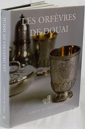 Les Orfévres de Douai. Douai 1995. 4to. 352 Seiten. Mit 268 Abbildungen und 16 Farbtafeln. Orig.-...