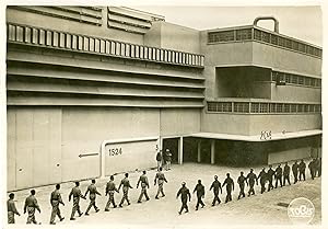 "À NOUS LA LIBERTÉ" Réalisé par René CLAIR en 1931 avec Henri MARCHAND, Raymond CORDY / Photo ori...