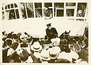 "Le Docteur ECKENER commandant le ZEPPELIN à son arrivée à Hanworth (Angleterre) 1929" Photo de p...