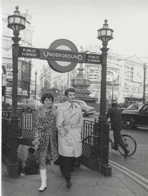 "Eddy MITCHELL et Françoise LAVIT (son épouse) à LONDRES" Photo de presse originale / Photo Patri...