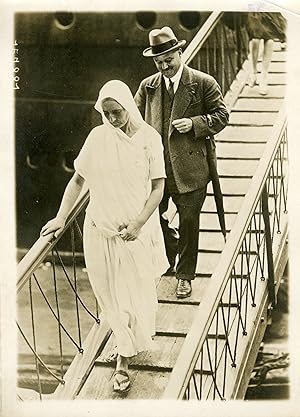 "Miss SLADE disciple de GANDHI BOMBAY 1931" Photo de presse originale G. DEVRED / Agence ROL Pari...