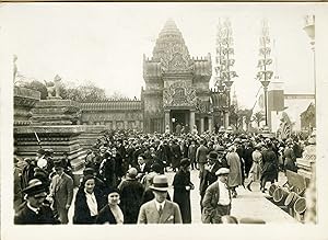 "LA FOULE VISITE LE PALAIS D'ANGKOR à l'EXPOSITION COLONIALE de 1931" Photo de presse originale G...