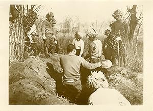 "CONFLIT SINO-JAPONAIS 1931 / Soldats japonais construisant des retranchements à SHAN HAI KWAN" P...
