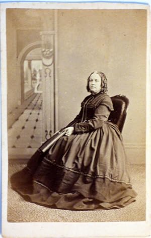 Carte de Visite -PHOTOGRAPH PORTRAIT OF A SEATED LADY