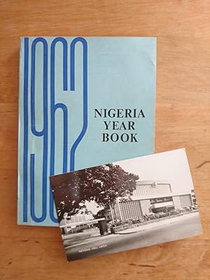 Nigeria Year Book 1962 + eine Foto Postkarte "The Nigeria National Hall, Lagos" (auch etwa aus di...