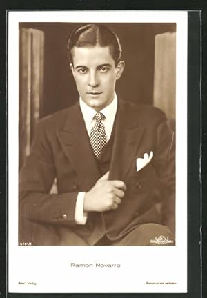 Ansichtskarte Schauspieler Ramon Novarro im Anzug mit Krawatte