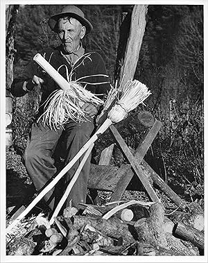 PHOTOGRAPH OF APPALACHIAN MAN MAKING BROOMS