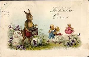 Ansichtskarte / Postkarte Glückwunsch Ostern, Osterhase mit Leierkasten, vermenschlichte Küken