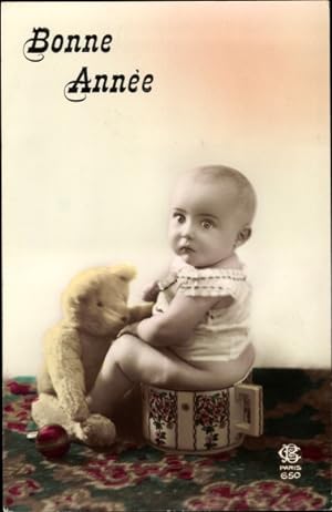 Ansichtskarte / Postkarte Glückwunsch Neujahr, Baby auf dem Töpfchen sitzend mit Teddy, Nachttopf