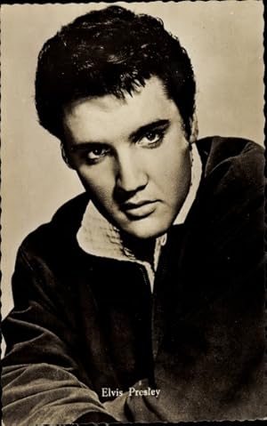 Ansichtskarte / Postkarte Sänger und Schauspieler Elvis Presley, Portrait, Rhythmus hinter Gittern