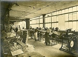 "MAROQUINERIE : Les MACHINES à CUIRS début des années 30" Photo originale (début des années 30)