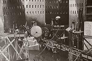 "METROPOLIS" Réalisé par Fritz LANG en 1926 / Diapositive de presse originale du tournage (années...