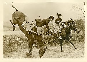 "Une course avec des femmes jockeys en Angleterre le 4 Avril 1932" Photo de presse originale par ...