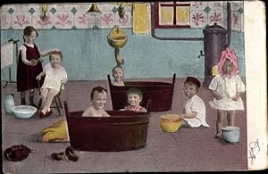 Ansichtskarte / Postkarte Kinder im Badezimmer, Nachttöpfe, Waschwanne