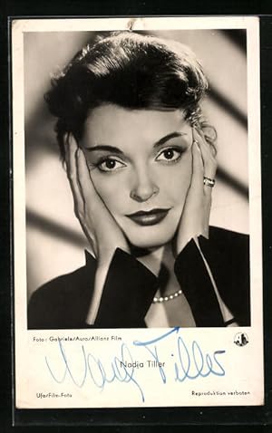 Ansichtskarte Schauspielerin Nadja Tiller mit reizendem Lächeln, Autograph