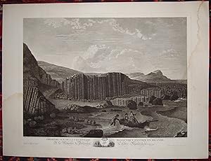 Première vue de la colonnade basaltique d'Antrim en Irlande