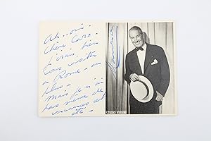 Carte postale autographe photographique dédicacée de Maurice Chevalier adressée à l'écrivain Caro...